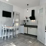 Pod Katalpami Nyaraló *